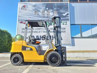 Four wheel front forklift Caterpillar GP30NTD