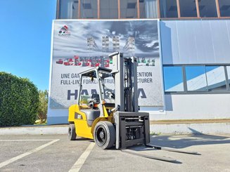 Four wheel front forklift Caterpillar GP30NTD