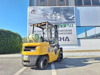 Four wheel front forklift Caterpillar GP30NTD