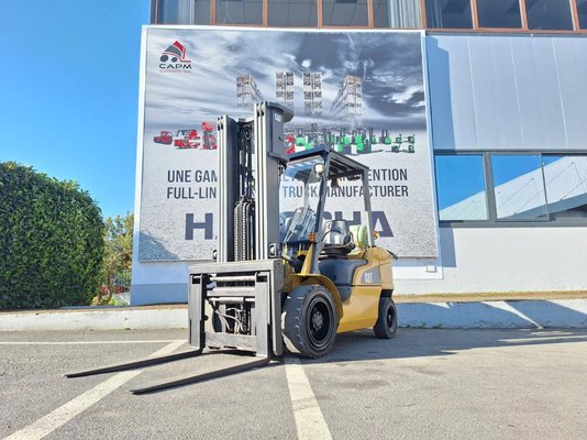 Four wheel front forklift Caterpillar GP30NTD - 1