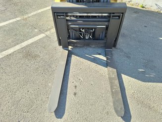 Four wheel front forklift Caterpillar GP30NTD