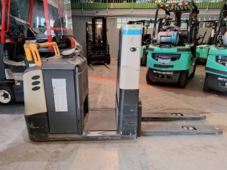Low-level order picker Crown GPC3045