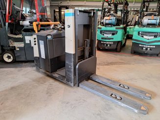Low-level order picker Crown GPC3045