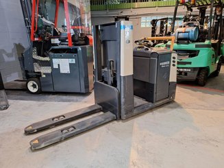 Low-level order picker Crown GPC3045