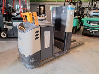 Low-level order picker Crown GPC3045