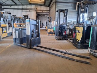 Low-level order picker Crown GPC3055-2.0