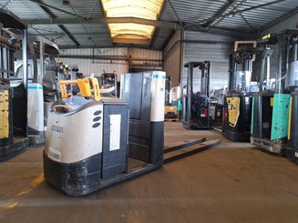 Low-level order picker Crown GPC3055-2.0