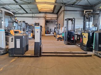 Low-level order picker Crown GPC3055-2.0