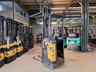 Stand-on pallet stacker Caterpillar NSR16N