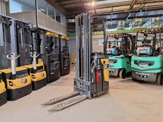 Stand-on pallet stacker Caterpillar NSR16N