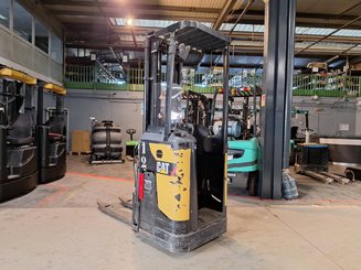 Stand-on pallet stacker Caterpillar NSR16N