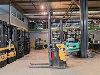 Stand-on pallet stacker Caterpillar NSR16N