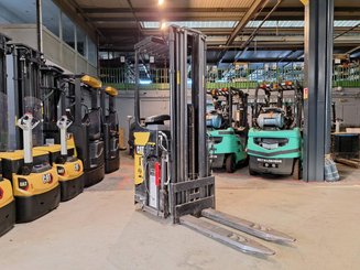 Stand-on pallet stacker Caterpillar NSR16N