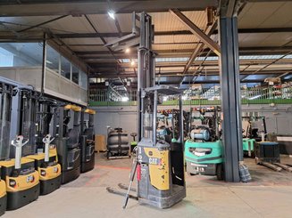 Stand-on pallet stacker Caterpillar NSR16N