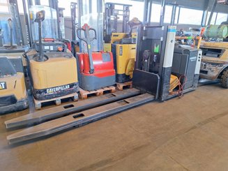 Low-level order picker Crown GPC3055-2.0
