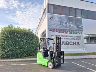 Three wheel front forklift Hangcha XC3-18i (CPDS18-XCC2G-SI)