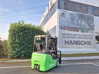 Three wheel front forklift Hangcha XC3-18i (CPDS18-XCC2G-SI)