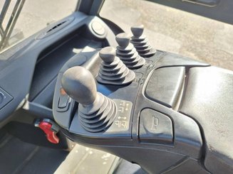 Four wheel front forklift Linde H70 D