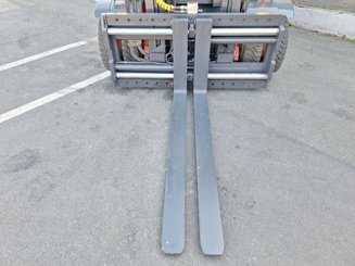 Four wheel front forklift Linde H70 D