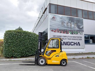 Four wheel front forklift Hangcha XE25i (CPD25-XEY2-SI)
