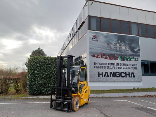 Four wheel front forklift Hangcha XE25i (CPD25-XEY2-SI) - 1