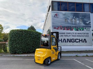 Four wheel front forklift Hangcha XE38i