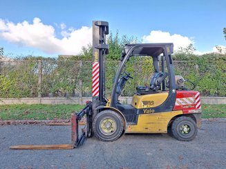 Four wheel front forklift Yale GLP35VX