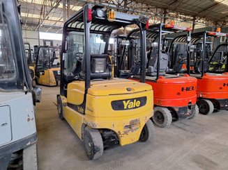 Four wheel front forklift Yale ERP25