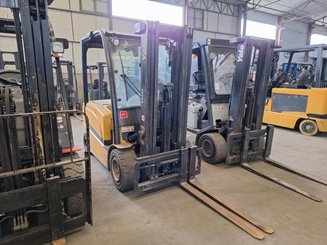 Four wheel front forklift Yale ERP25