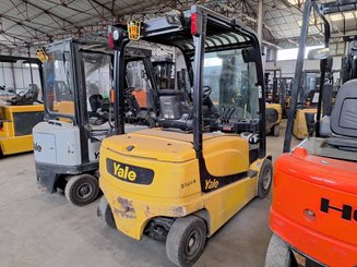 Four wheel front forklift Yale ERP25