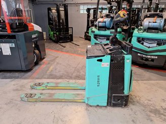 Pedestrian pallet truck Yale MP20X - 5