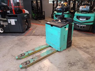Pedestrian pallet truck Yale MP20X
