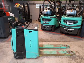Pedestrian pallet truck Yale MP20X - 2