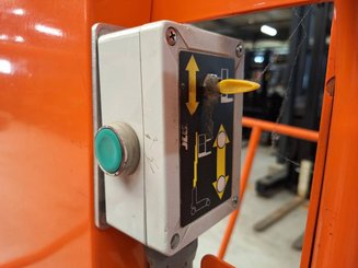 Vertical lift platform JLG TOUCAN DUO