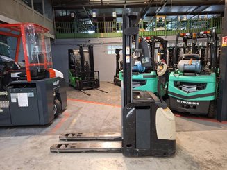 Pedestrian pallet stacker Crown ESI4000-12