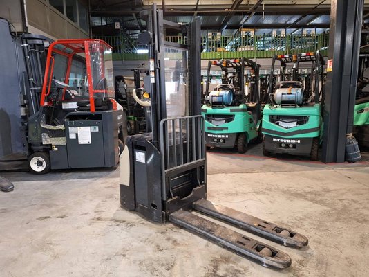 Pedestrian pallet stacker Crown ESI4000-12 - 1