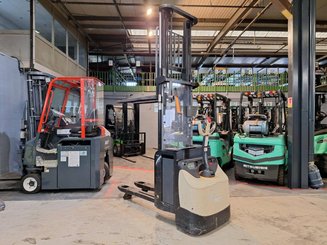 Pedestrian pallet stacker Crown ESI4000-12