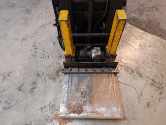 Pedestrian pallet stacker Crown WE2300-16