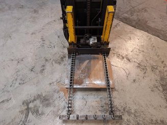 Pedestrian pallet stacker Crown WE2300-16