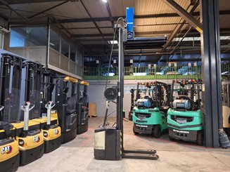 Pedestrian pallet stacker Crown WE2300-16