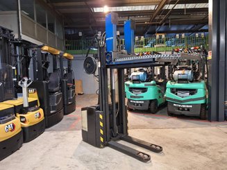 Pedestrian pallet stacker Crown WE2300-16