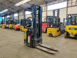 Stand-on pallet stacker Caterpillar NSR20N