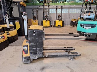 Pedestrian pallet truck Caterpillar NPP20N2E