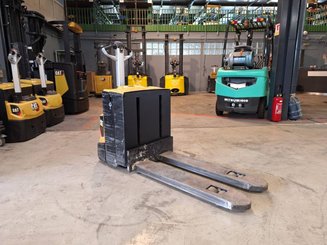 Pedestrian pallet truck Caterpillar NPP20N2E