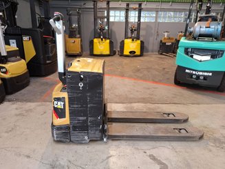 Pedestrian pallet truck Caterpillar NPP20N2E