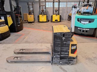 Pedestrian pallet truck Caterpillar NPP20N2E