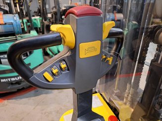 Multi-directional pallet stacker Combilift WR4