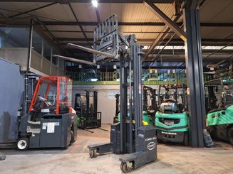 Multi-directional pallet stacker Combilift WR4