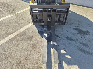 Four wheel front forklift Caterpillar GP25NT
