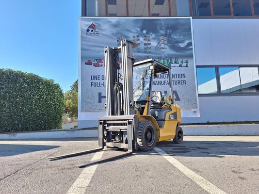 Four wheel front forklift Caterpillar GP25NT - 1